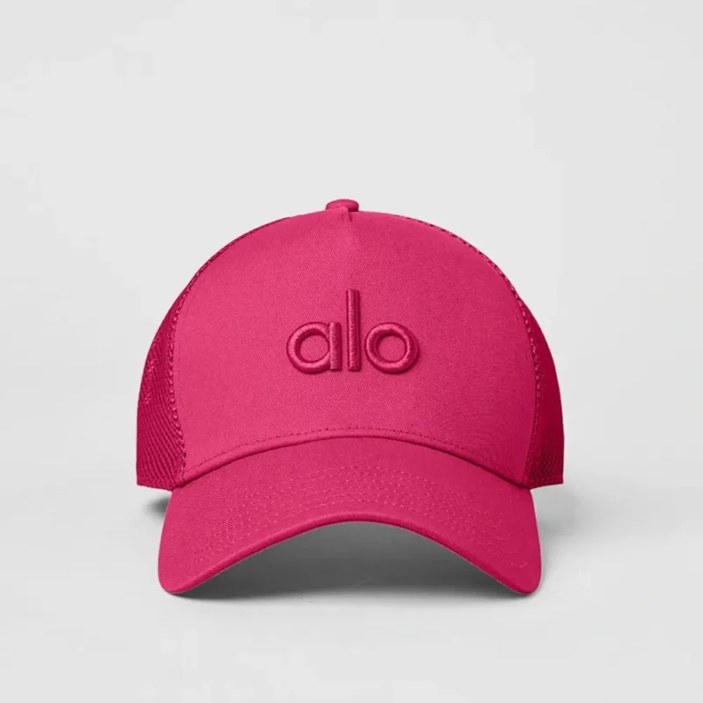 NWT Alo Yoga | District Trucker Hat‎ in Pink Summer Crush